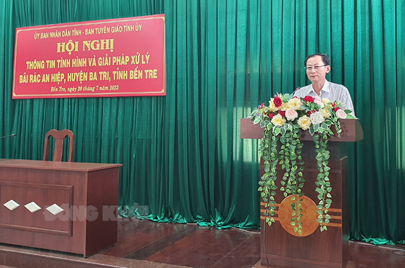 Phó chủ tịch UBND tỉnh Nguyễn Minh Cảnh phát biểu tại họp báo.