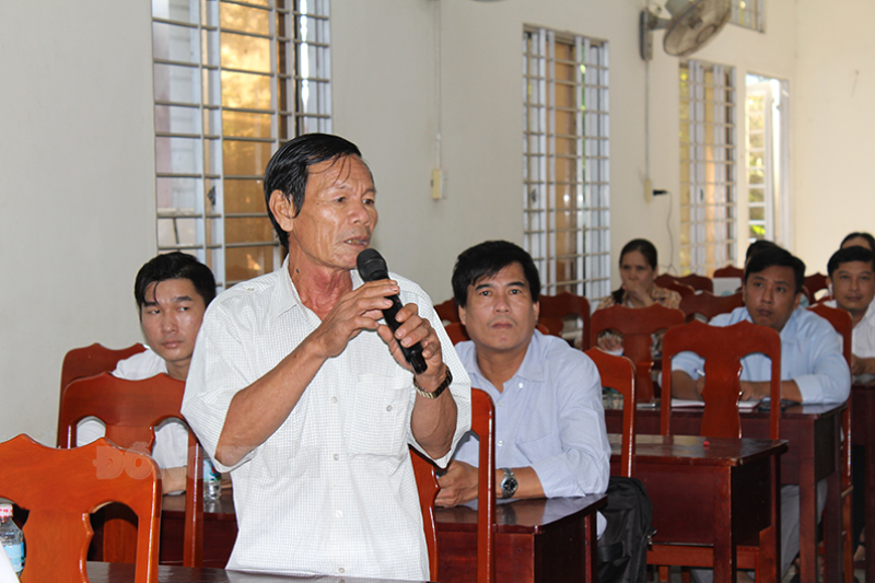 Ngư dân Ba Tri đối thoại Công ty Bình Anh về thiết bị giám sát hành trình Ngư dân phát biểu thực tiễn về thiết bị giám sát hành trình cùng công ty Bình Anh.