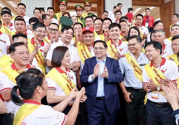 Thủ tướng Phạm Minh Chính với các đại biểu người hiến máu tình nguyện tiêu biểu. Ảnh: Dương Giang/TTXVN