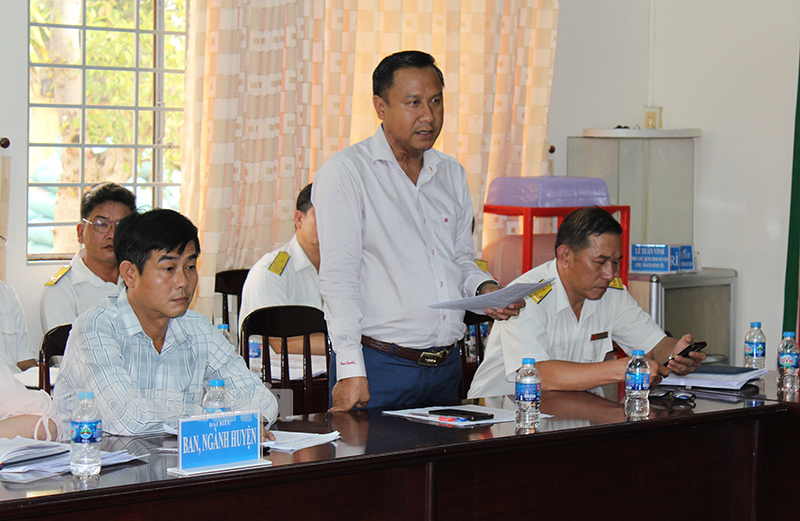 Đại biểu huyện Châu Thành giải trình nội dung được đoàn giám sát đặt ra.