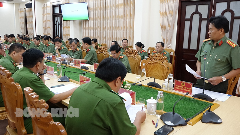 Đại tá Phạm Văn Ngót phát biểu tại hội nghị