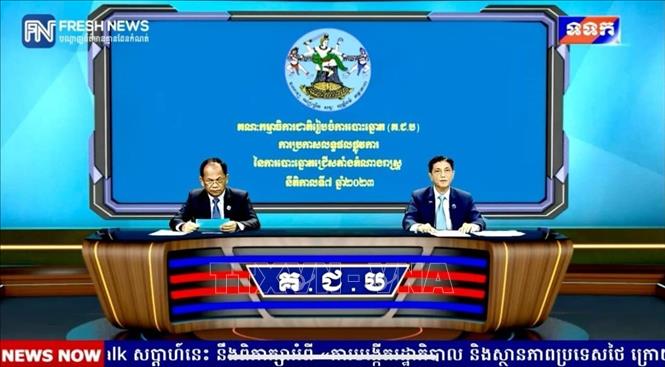 Cuộc bầu cử hòa bình và cơ hội lịch sử ở Campuchia Trong ảnh (chụp màn hình): Hoạt động công bố kết quả bầu cử chính thức của NEC được trang tin điện tử Fresh News phát trực tiếp. Ảnh: Hoàng Minh/PV TTXVN tại Campuchia.