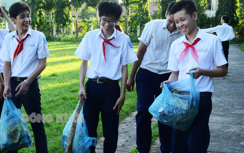 Tập trung công tác bảo vệ nền tảng tư tưởng của Đảng Ngành giáo dục và đào tạo tỉnh chú trọng cung cấp kiến thức, kỹ năng thực hiện các quyền, nghĩa vụ của công dân cho học sinh. Ảnh: P. Tuyết