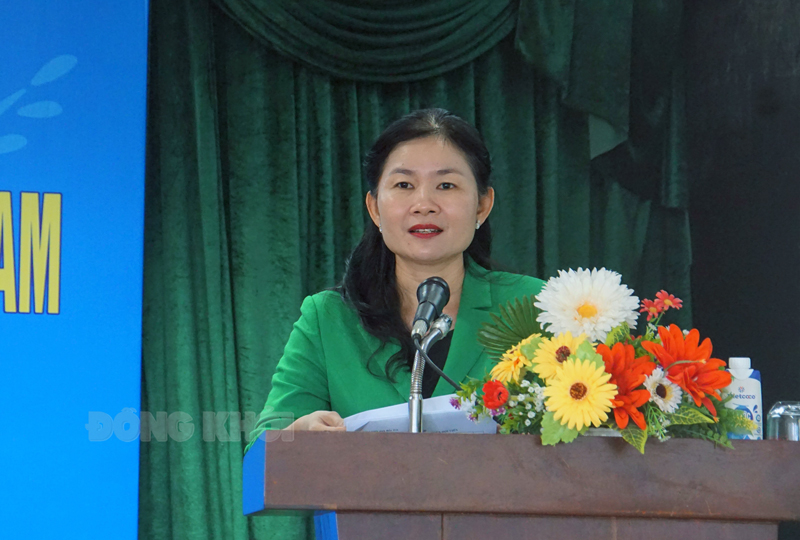 Đoàn công tác Trung ương Hội Liên hiệp Phụ nữ Việt Nam làm việc với Hội Liên hiệp Phụ nữ Bến Tre Phó chủ tịch Hội LHPN Việt Nam Tôn Ngọc Hạnh kết luận tại buổi làm việc.