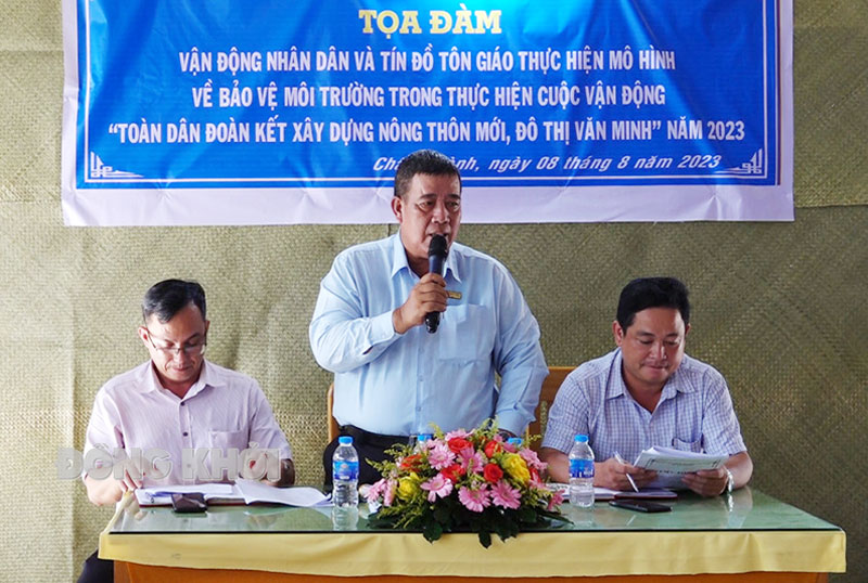 Ông Đinh Minh Nghĩa - Bí thư Đảng ủy- Chủ tịch UBND xã Tân Thạch  phát biểu tại buổi tọa đàm.