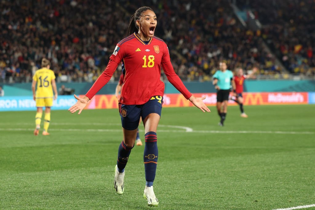 Xác định đội bóng đầu tiên lọt vào chung kết World Cup nữ 2023 Paralluelo ăn mừng khi ghi bàn cho Tây Ban Nha