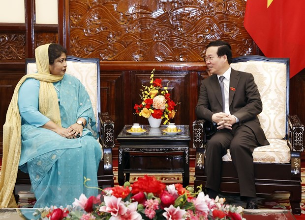 Chủ tịch nước Võ Văn Thưởng tiếp Đại sứ Bangladesh Samina Naz Chủ tịch nước chúc mừng Đại sứ Samina Naz đã hoàn thành xuất sắc thời gian 6 năm công tác ở Việt Nam. (Ảnh: Thống Nhất/TTXVN)
