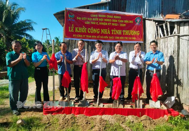 Lễ khởi công xây dựng nhà tình thương cho hộ anh Huỳnh Văn Việt