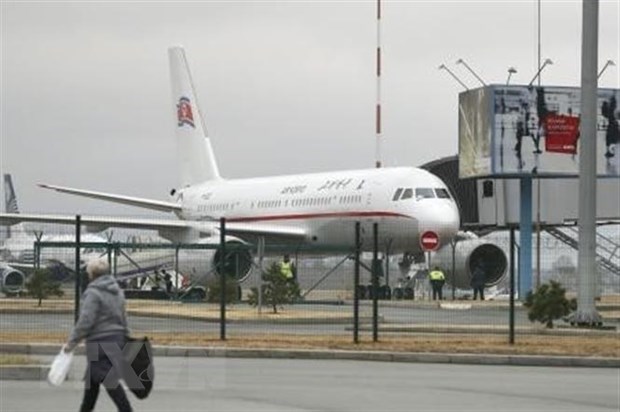 Máy bay của Hãng Hàng không Triều Tiên Air Koryo tại Sân bay Quốc tế Vladivostok (Nga). (Ảnh: Kyodo/TTXVN)