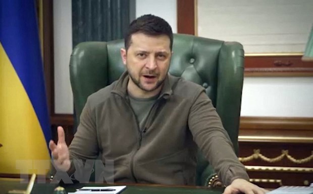 Tổng thống Ukraine Zelensky sa thải các quan chức tuyển quân khu vực Tổng thống Ukraine Volodymyr Zelensky phát biểu tại một cuộc họp ở Kiev. Ảnh: AFP/TTXVN