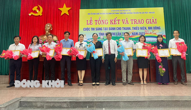Tổng kết và trao giải cuộc thi sáng tạo dành cho thanh thiếu niên, nhi đồng tỉnh Bến Tre lần thứ 9-2023 Trao giải phong trào cho các địa phương và các trường.