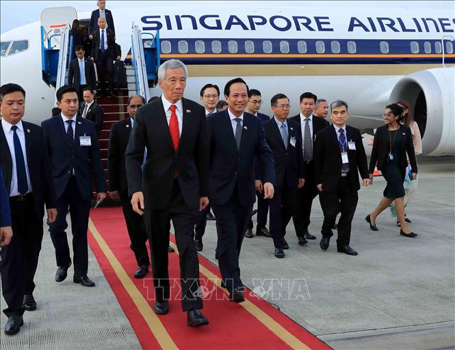 Lễ đón Thủ tướng nước Cộng hòa Singapore Lý Hiển Long tại Sân bay quốc tế Nội Bài. Ảnh: An Đăng/TTXVN