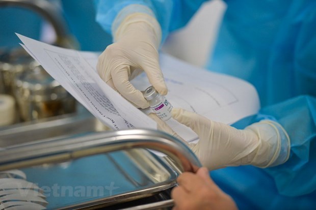 Số ca mắc mới COVID-19 tăng hơn gấp đôi so với ngày trước đó Tiêm vaccine ngừa COVID-19. Nguồn: Vietnam+