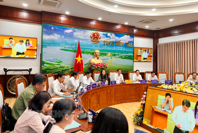 Phiên họp thứ 4 Ban Chỉ đạo Trung ương các Chương trình mục tiêu quốc gia giai đoạn 2021 - 2025 Phó chủ tịch UBND tỉnh Nguyễn Minh Cảnh cùng thành viên Ban Chỉ đạo các Chương trình Mục tiêu quốc gia tỉnh tham dự cuộc họp tại điểm cầu tỉnh Bến Tre.