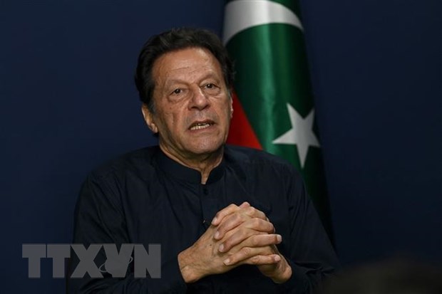 Pakistan tạm dừng thi hành án tù với cựu Thủ tướng Imran Khan Cựu Thủ tướng Imran Khan trả lời phỏng vấn tại Lahore, Pakistan, ngày 18-5-2023. (Ảnh: AFP/TTXVN)