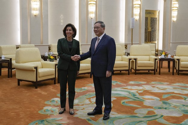 Mỹ kêu gọi Trung Quốc tăng cường phối hợp trong vấn đề toàn cầu Bộ trưởng Thương mại Mỹ Gina Raimondo (trái) tại cuộc gặp Thủ tướng Trung Quốc Lý Cường ở Bắc Kinh ngày 29-8-2023. Ảnh: AFP/TTXVN