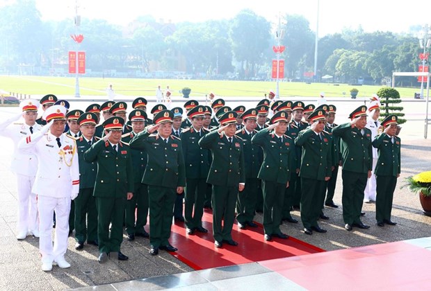 Lãnh đạo Đảng, Nhà nước vào Lăng viếng Chủ tịch Hồ Chí Minh Đoàn Đại biểu Quân ủy Trung ương - Bộ Quốc phòng thành kính tưởng nhớ Chủ tịch Hồ Chí Minh. Ảnh: Phạm Kiên/TTXVN