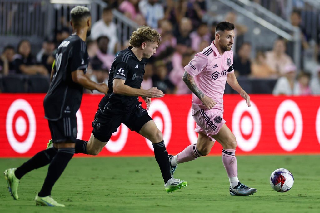 Messi quá đẳng cấp nhưng không thể đưa Inter Miami tới chiến thắng Messi có nhiều đường chuyền rất đẳng cấp trong hiệp 1. Ảnh: Getty.
