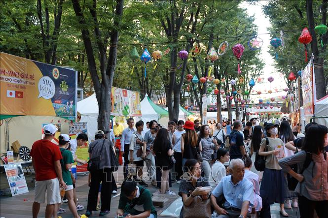 Lễ hội thu hút đông đảo người dân đến tham quan. Ảnh: PV TTXVN tại Nhật Bản