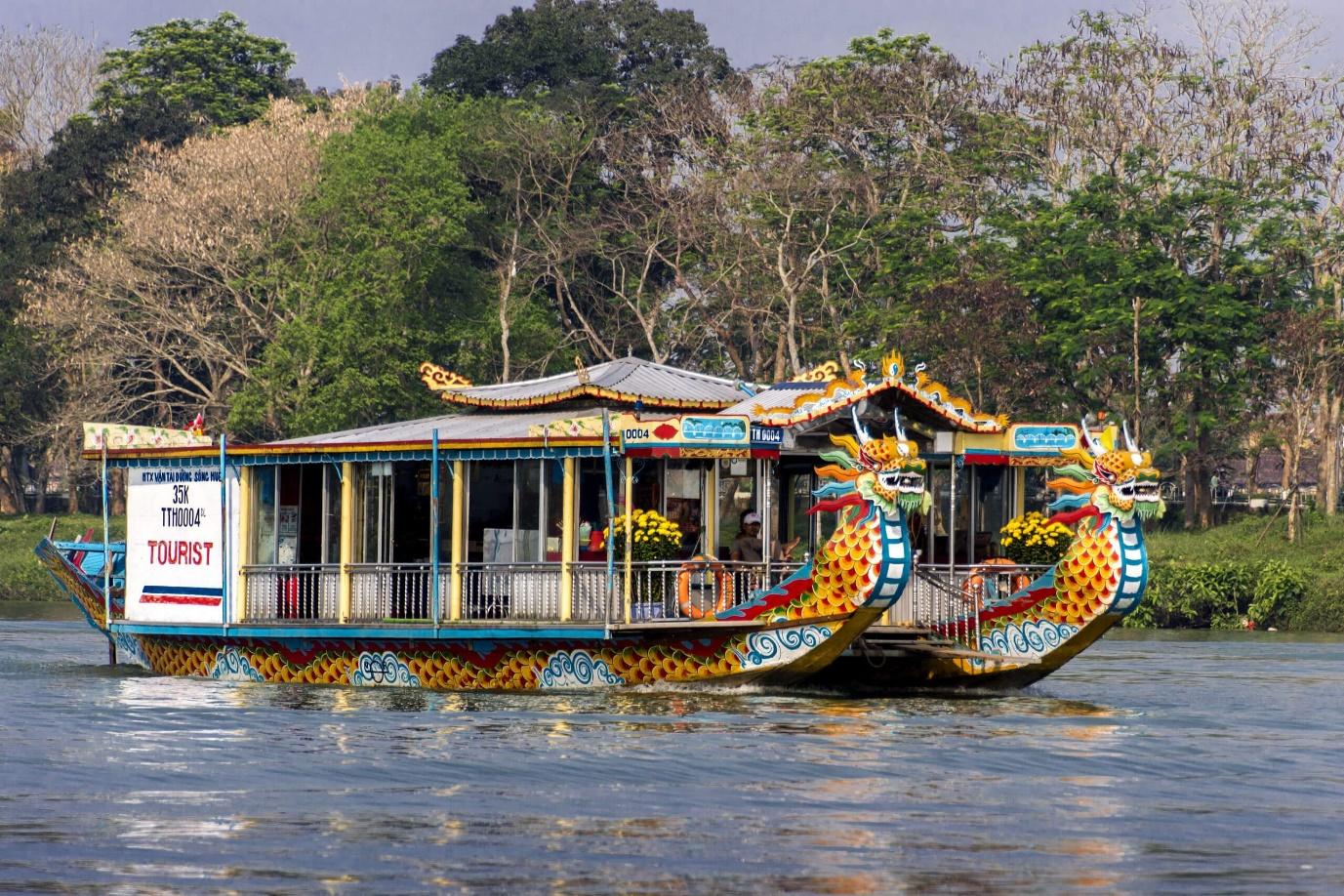 Thuyền rồng Huế - Du lịch Huế nhất định phải thử một lần Thuyền rồng Huế - Du lịch Huế nhất định phải thử một lần