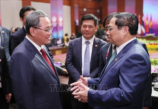 Thủ tướng Phạm Minh Chính với Thủ tướng Trung Quốc Lý Cường. Ảnh: Dương Giang/TTXVN
