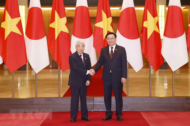 Chủ tịch Thượng viện Nhật Bản kết thúc tốt đẹp chuyến thăm Việt Nam Chủ tịch Quốc hội Vương Đình Huệ và Chủ tịch Thượng viện Nhật Bản Otsuji Hidehisa chụp ảnh chung. (Ảnh: Doãn Tấn/TTXVN)