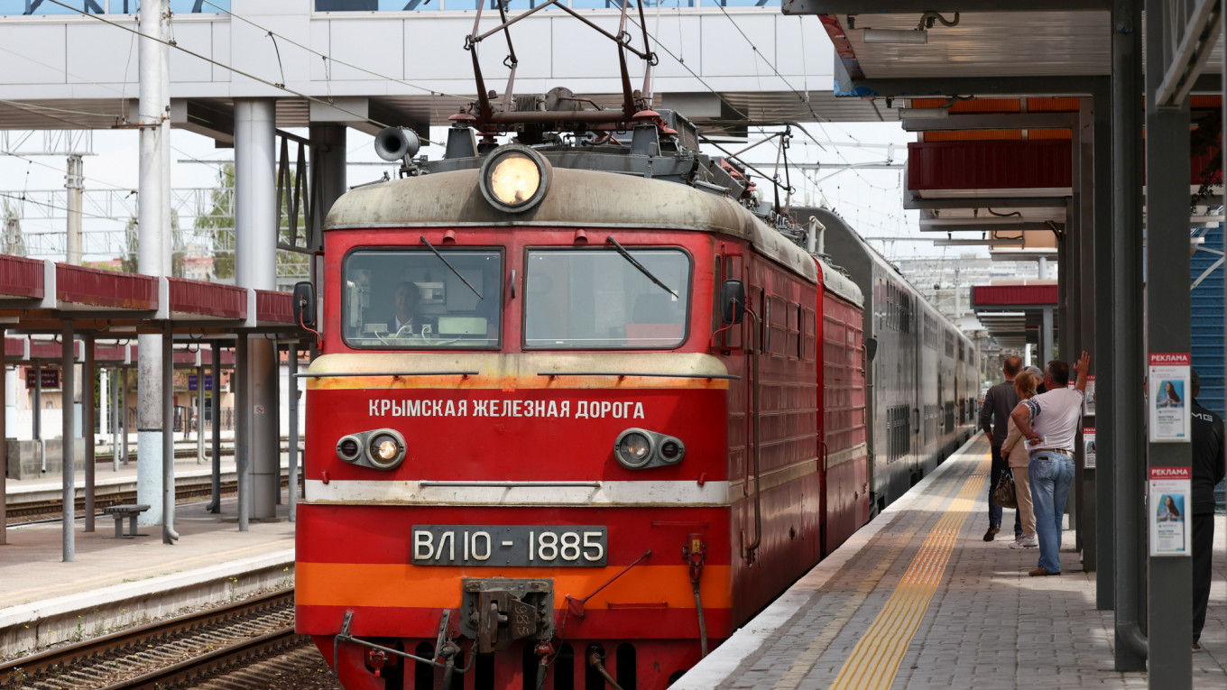 Tàu hỏa tại nhà ga ở Simferopol, Crimea. Ảnh: TASS