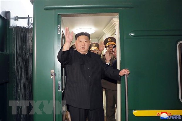Nhà lãnh đạo Triều Tiên Kim Jong-un lên chuyến tàu tới Nga, khởi hành tại nhà ga ở Bình Nhưỡng, ngày 10-9. (Ảnh: KCNA/TTXVN)