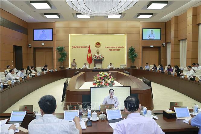 Ưu tiên giải quyết vấn đề cấp bách vùng khó khăn, đặc biệt khó khăn Quang cảnh phiên họp. Ảnh: Doãn Tấn/TTXVN