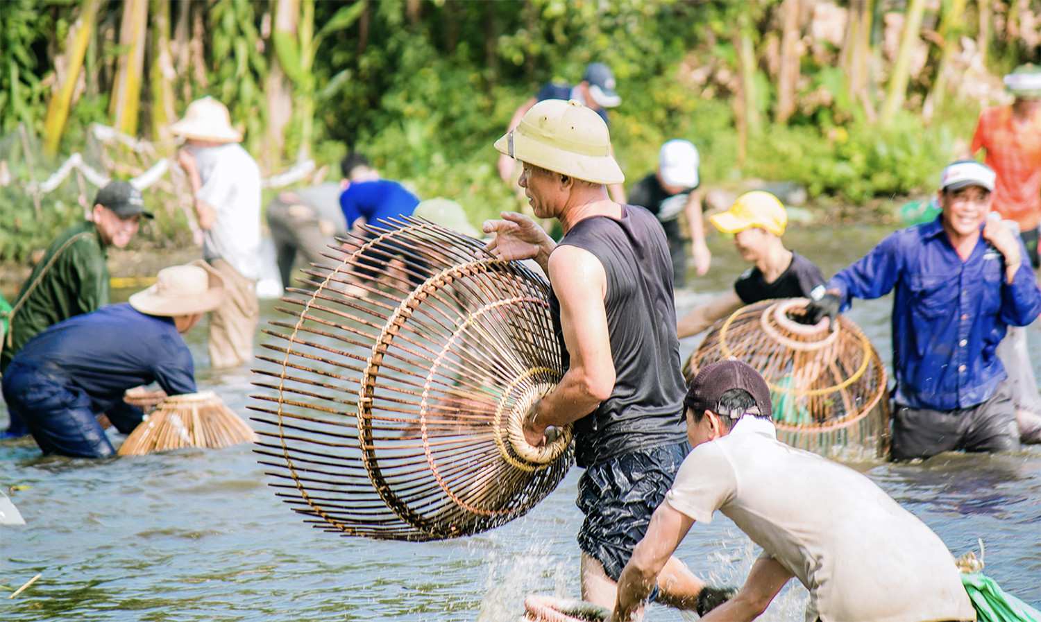 Đi du lịch trải nghiệm ở Bến Tre với thú vui bắt cá Nơm bắt cá