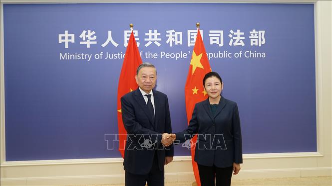 Bộ trưởng Bộ Công an Tô Lâm tiếp tục thăm và làm việc tại Trung Quốc Bộ trưởng Bộ Tư pháp Trung Quốc Hạ Vinh tiếp Bộ trưởng Bộ Công an Tô Lâm. Ảnh: TTXVN phát