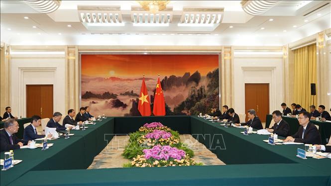 Bộ trưởng Bộ Công an Tô Lâm tiếp tục thăm và làm việc tại Trung Quốc Bộ trưởng Bộ Công an Tô Lâm hội kiến đồng chí Trần Văn Thanh, Ủy viên Bộ Chính trị, Bí thư Ủy ban Chính pháp Trung ương Đảng Cộng sản Trung Quốc. Ảnh: TTXVN phát