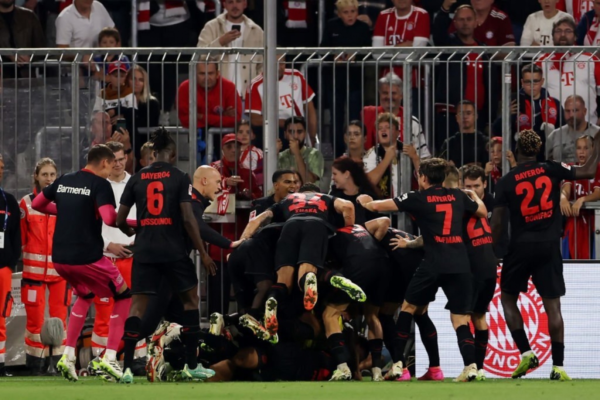 Exequiel Palacios ghi bàn gỡ hòa  phút bù giờ cuối cùng cho Leverkusen. Ảnh: Getty