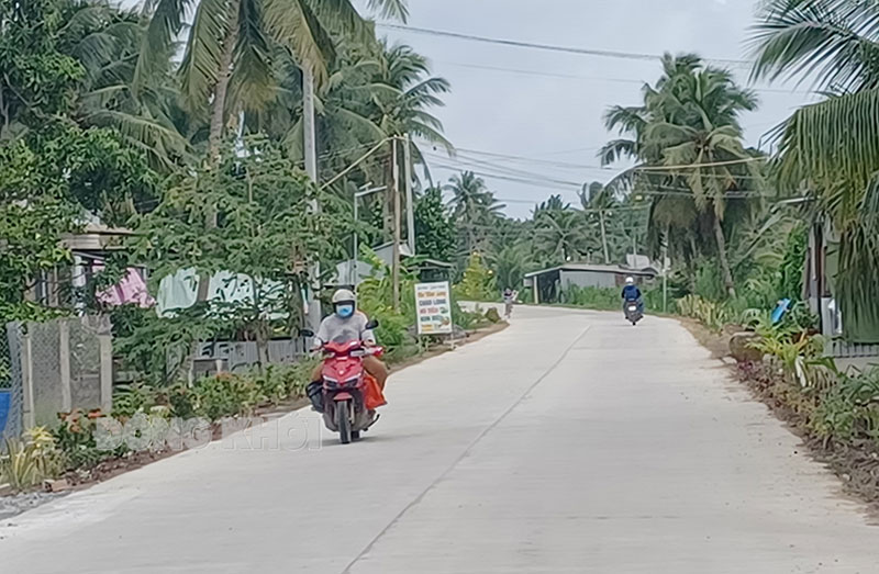 Đường giao thông kết hợp đê bao ngăn mặn liên huyện Mỏ Cày Nam - Thạnh Phú đi qua địa bàn xã Thành Thới A, huyện Mỏ Cày Nam.