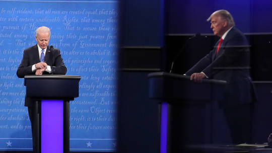Tổng thống Biden dự đoán sẽ 'tái đấu' với ông Trump trong bầu cử năm 2024 Ông Joe Biden (trái) và ông Donald Trump trong vòng tranh luận cuối của cuộc bầu cử tổng thống Hoa Kỳ tháng 10-2020. Ảnh: Getty Images