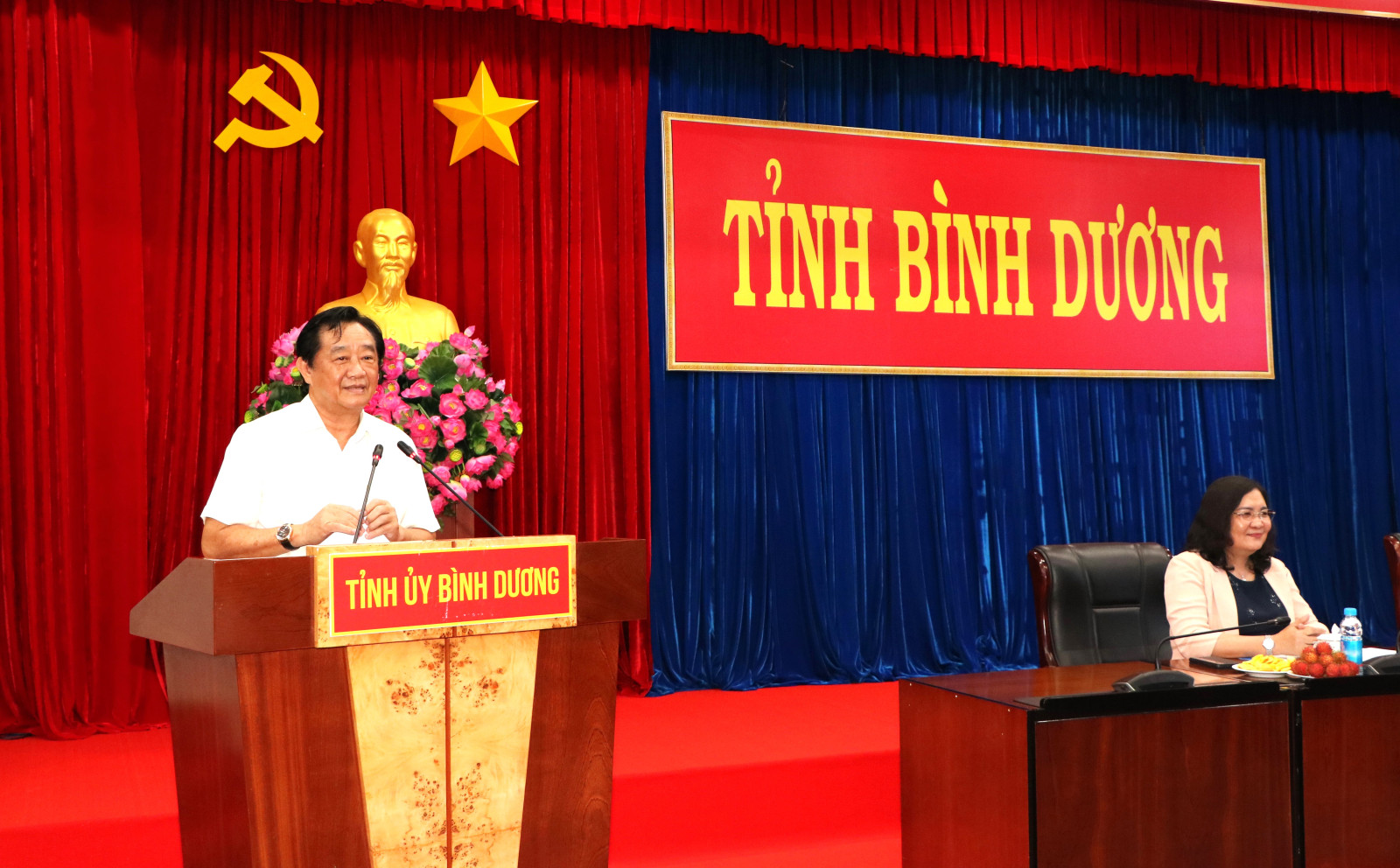 Đồng chí Nguyễn Hoàng Thao phát biểu tại buổi làm việc.