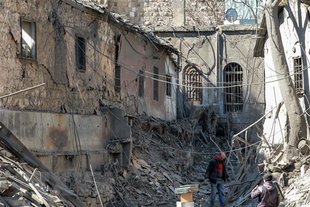 Hiện trường đổ nát sau vụ không kích của Israel xuống Damascus, Syria, ngày 19-2-2023. Ảnh: AFP/TTXVN