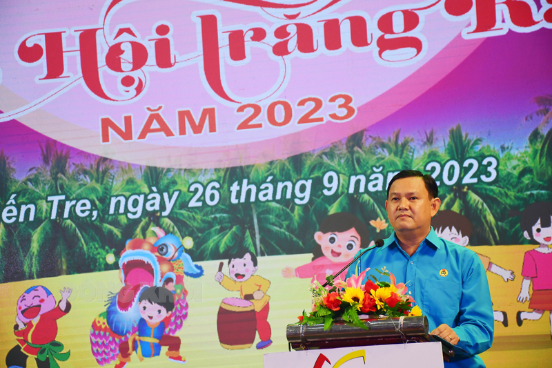 Chủ tịch LĐLĐ tỉnh Nguyễn Phúc Linh phát biểu.