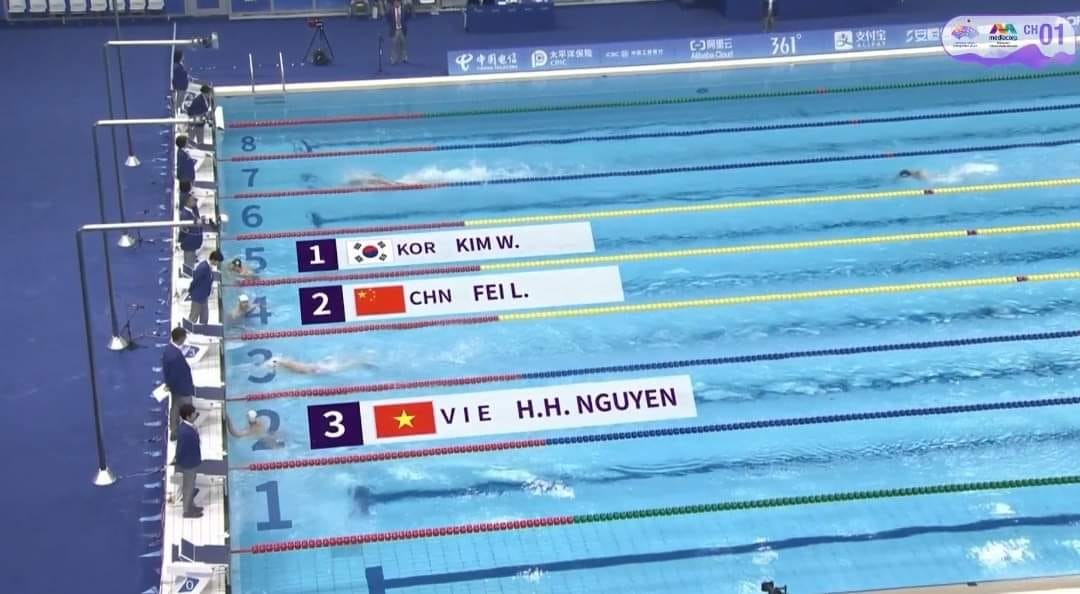 Huy Hoàng giành HCĐ nội dung 800m tự do nam