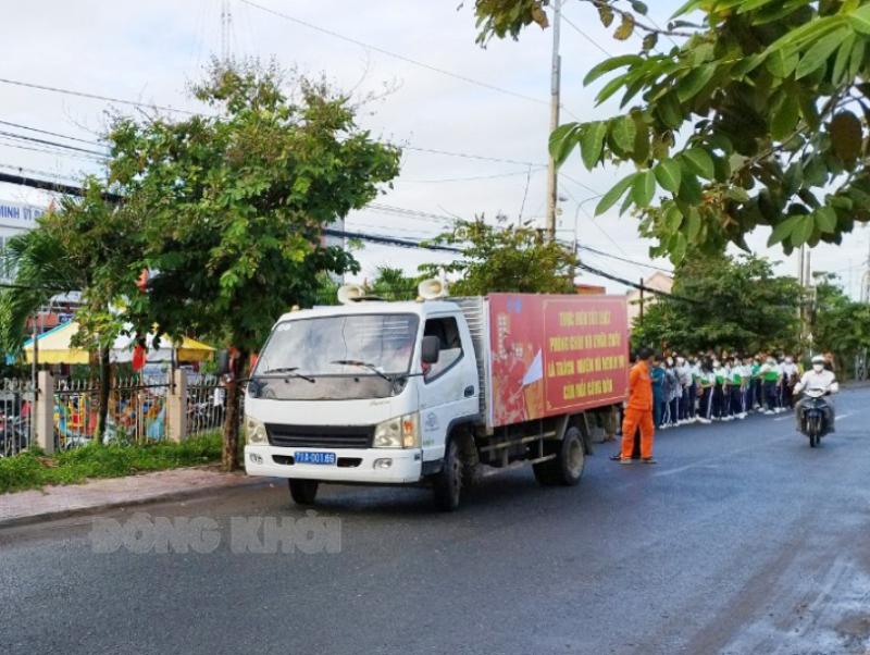 Mít tinh hưởng ứng “Ngày toàn dân phòng cháy và chữa cháy” tại xã An Qui. Ảnh: Văn Minh