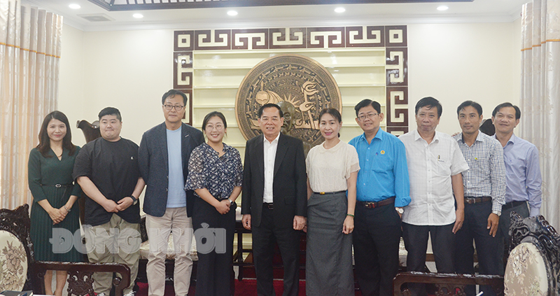 Chủ tịch UBND tỉnh Trần Ngọc Tam làm việc với Ngân hàng KEXIMBANK Lãnh đạo tỉnh chụp hình với đoàn Ngân hàng KEXIMBANK.