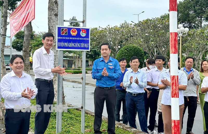 Châu Thành ra mắt “Tuyến phố không tiền mặt”.