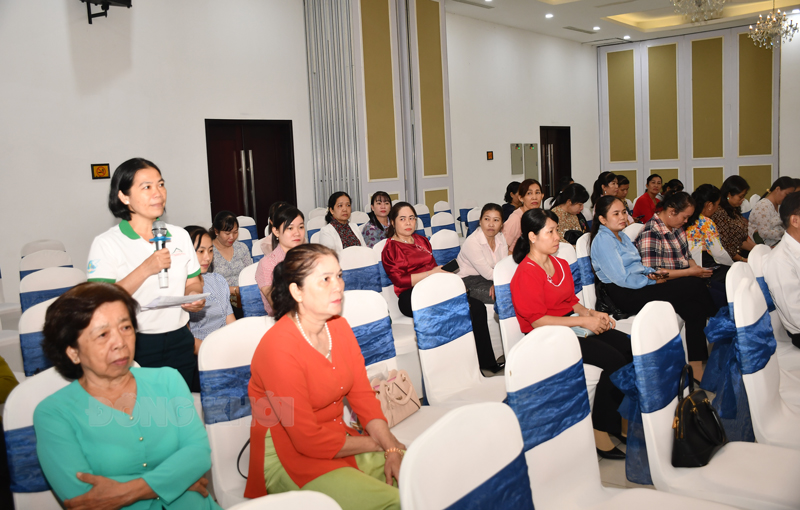 Đối thoại chính sách hỗ trợ phụ nữ khởi nghiệp đổi mới sáng tạo Các ý kiến đặt vấn đề của các phụ nữ.