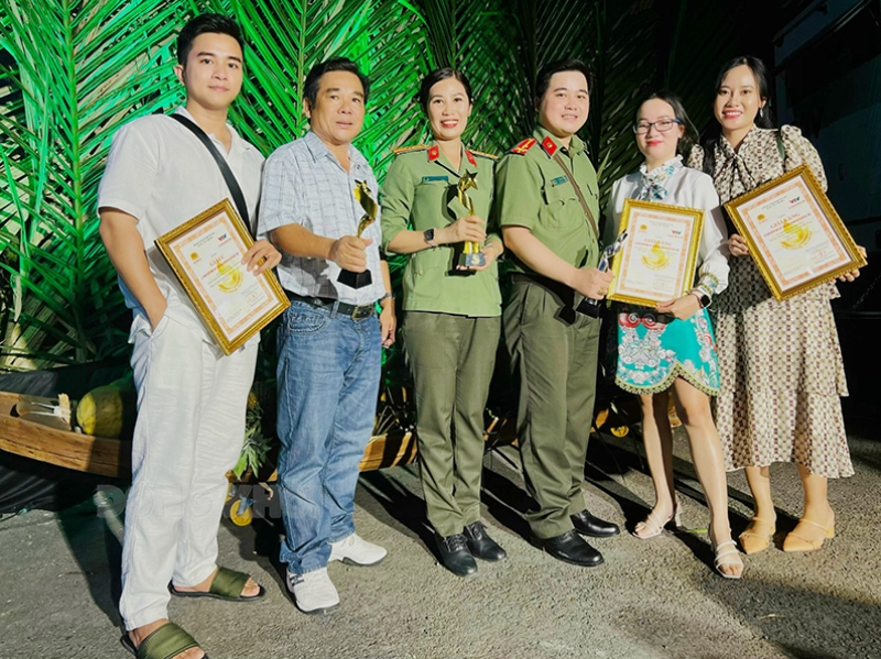 25 năm khẳng định vị trí trong lòng khán giả Công an Bến Tre nhận huy chương vàng tại Liên hoan Truyền hình, Phát thanh Công an nhân dân lần thứ XIII.