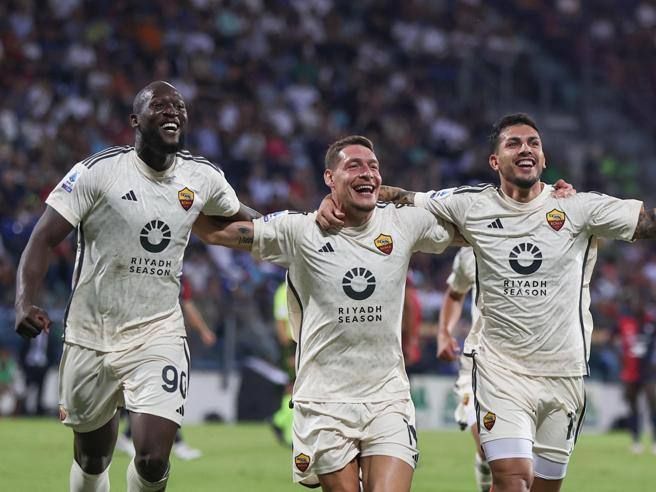 Vẫn là người hùng Lukaku, Napoli bị bỏ xa khỏi cuộc đua vô địch