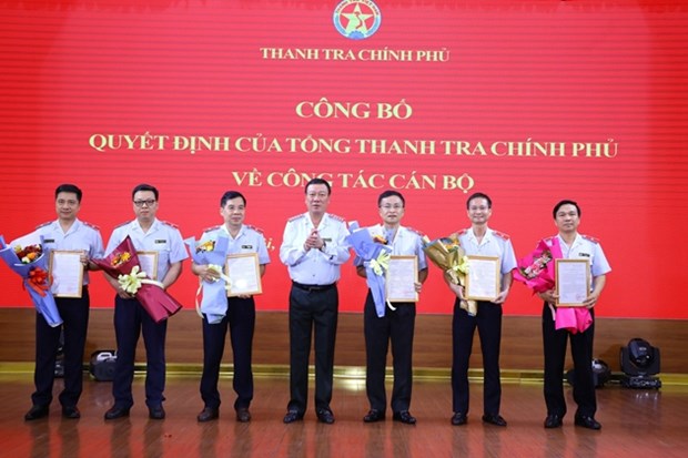 Thanh tra Chính phủ công bố quyết định về công tác cán bộ Tổng Thanh tra Chính phủ Đoàn Hồng Phong trao quyết định luân chuyển, điều động, bổ nhiệm đối với các cán bộ cấp Vụ trưởng và tương đương. (Nguồn: Báo Thanh tra)