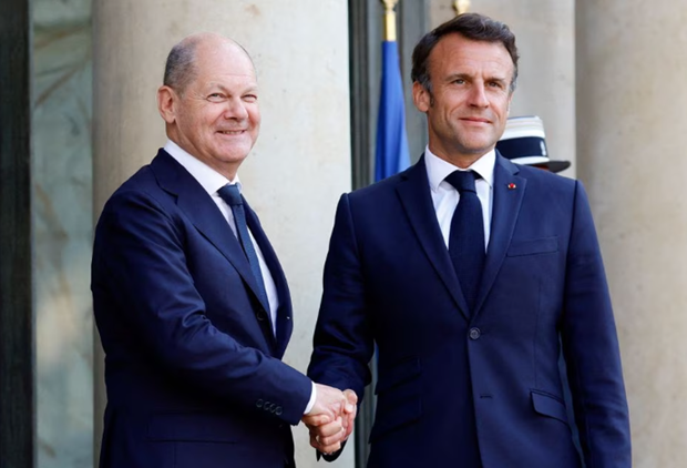 Tổng thống Pháp Emmanuel Macron và Thủ tướng Đức Olaf Scholz tại Hội nghị Thượng đỉnh Ba bên Weimar ở Cung điện Elysee ở Paris, Pháp, ngày 12 tháng 6 năm 2023. Nguồn: Reuters