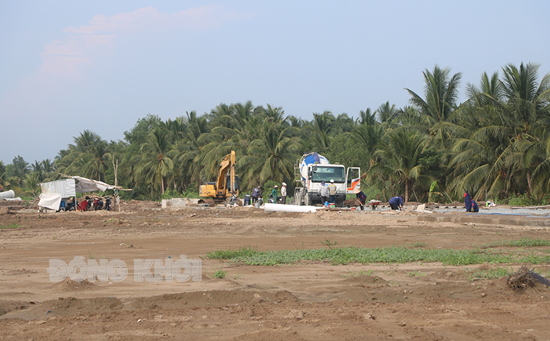 San lấp mặt bằng khu tái định cư Khu Công nghiệp Phú Thuận.