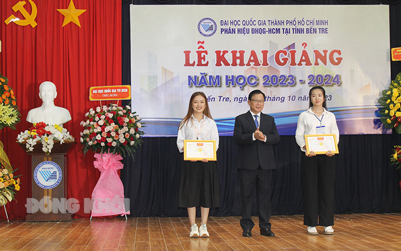 Phân hiệu Đại học Quốc gia TP. Hồ Chí Minh tại tỉnh khai giảng năm học 2023-2024 Phân hiệu Đại học Quốc gia TP. Hồ Chí Minh trao giấy khen cho tập thể, cá nhân đạt thành tích cao trong năm học 2022-2023.