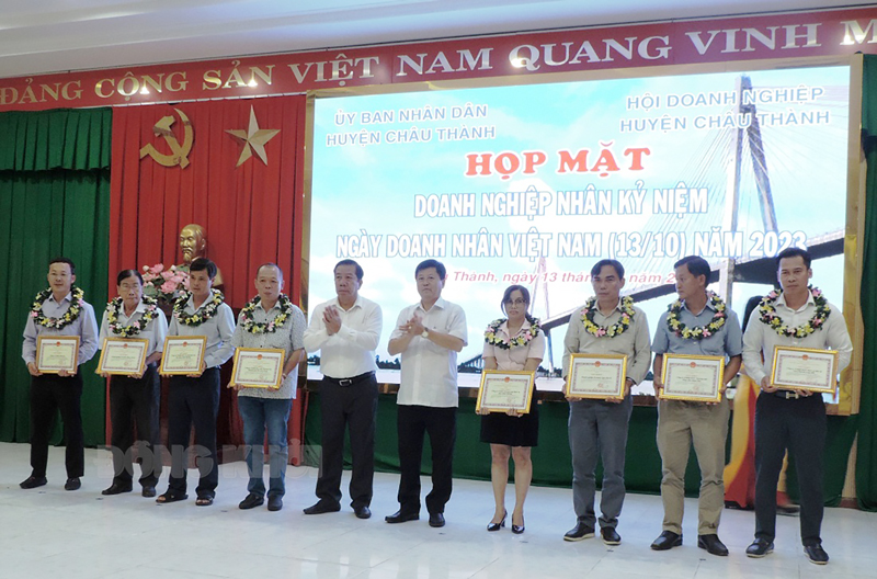 Châu Thành, Giồng Trôm họp mặt doanh nghiệp kỷ niệm Ngày Doanh nhân Việt Nam 13-10-2023